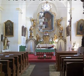 Interiér kostela v Pěčíně
